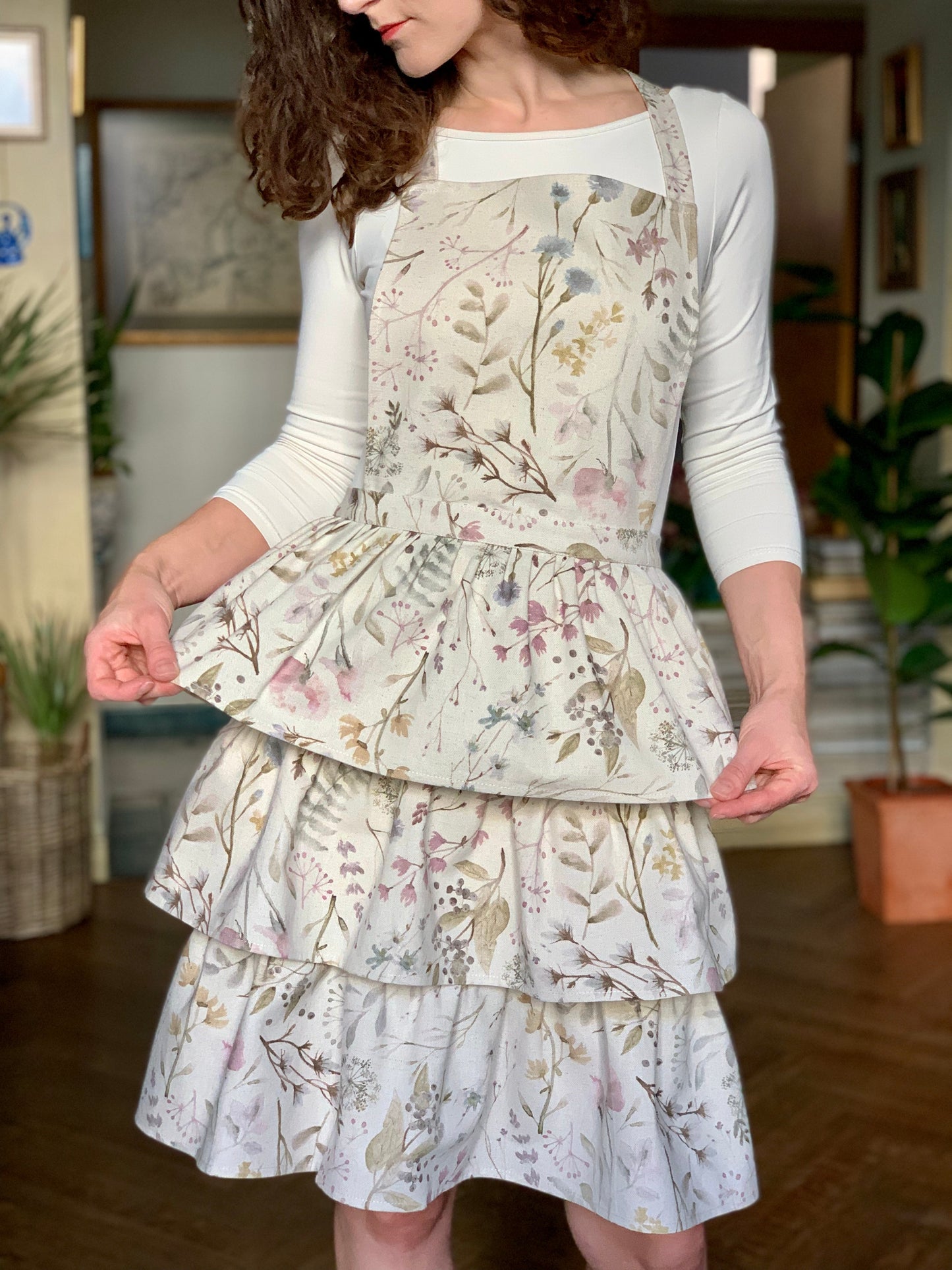 Ladies Apron with Ruffles | Aitana Lamnia